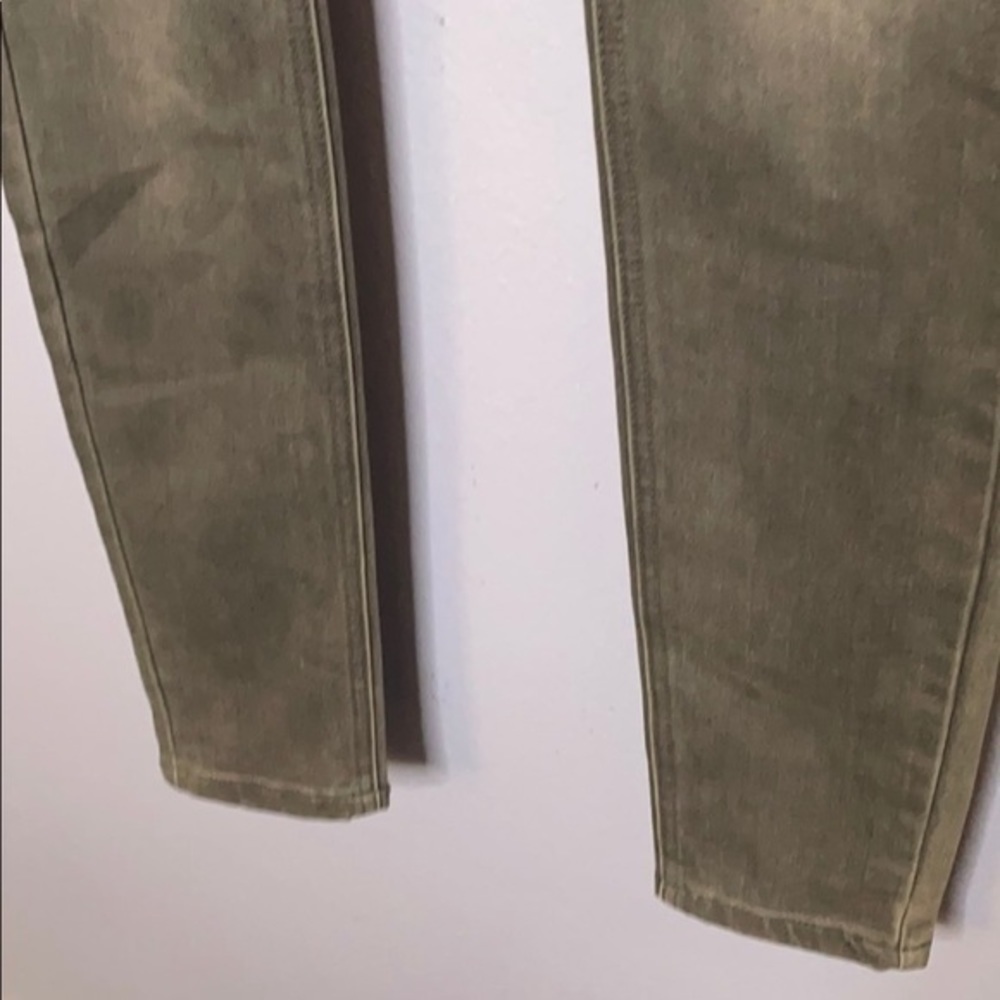It’s denim jeans size 4 gray jeans - Picture 3 of 7